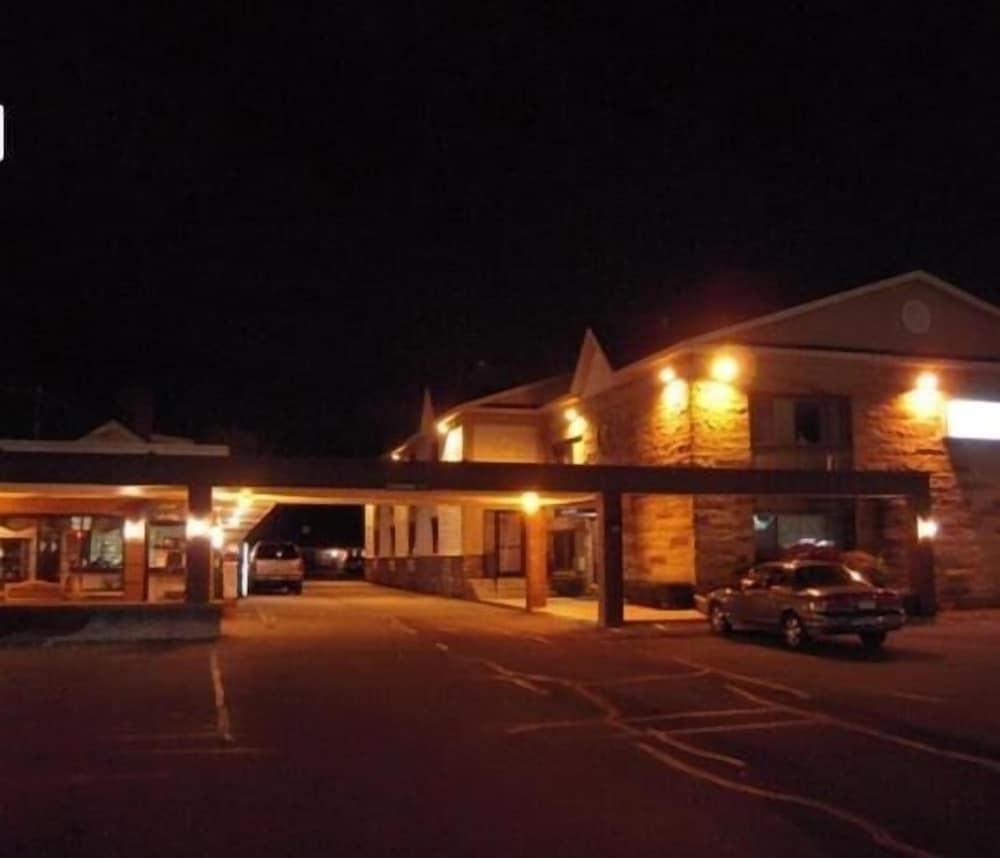Colonie inn and Suites photo 20
