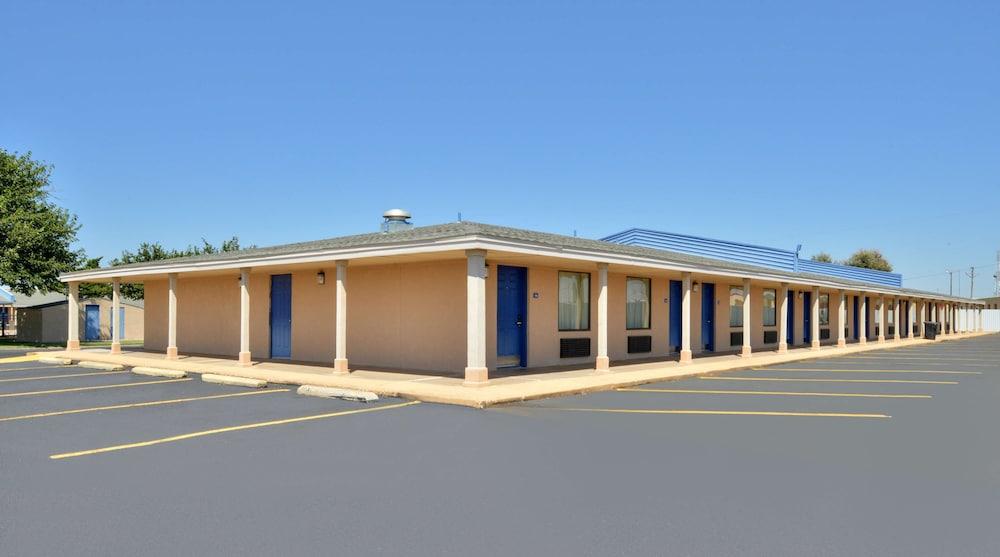 Americas Best Value Inn Lubbock E photo 19