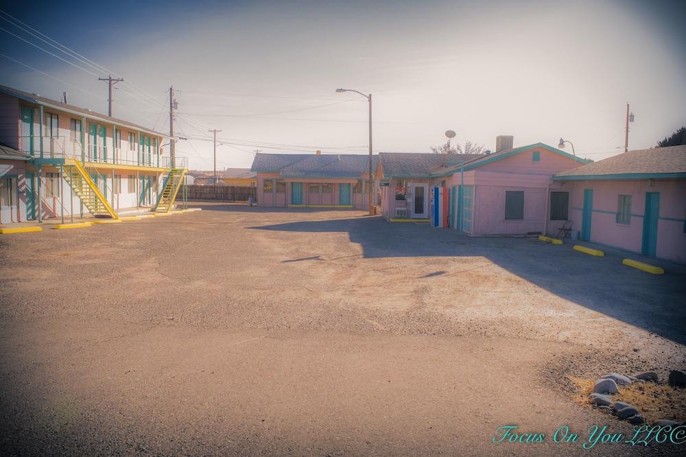 Bloomfield Motel photo 24