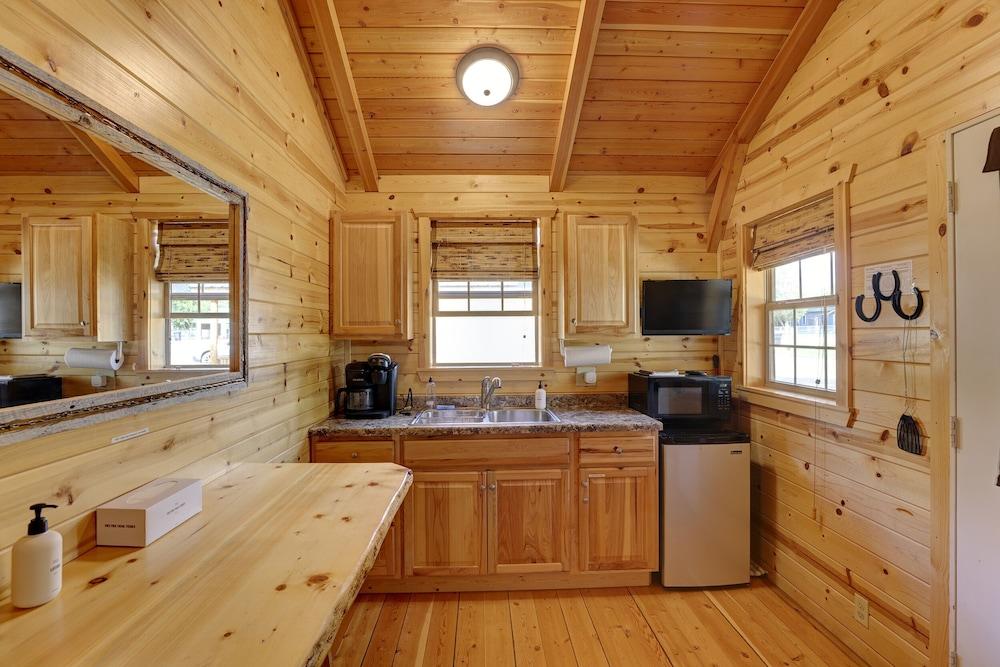 Rustic Ridge Cabins, Charming Retreat (3 Options!) photo 18