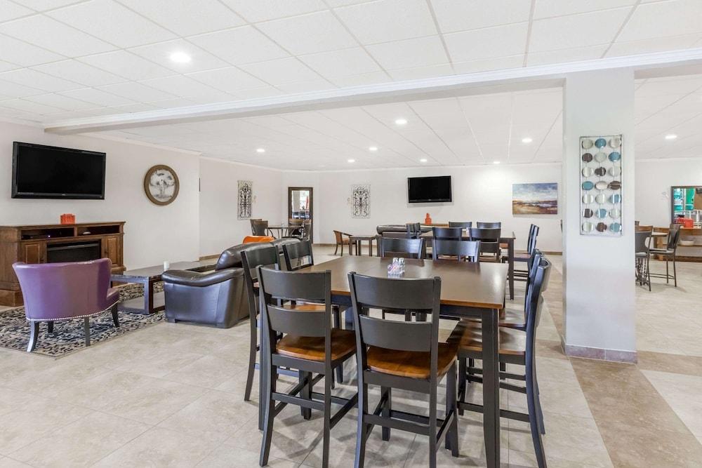 Quality Inn & Suites photo 29