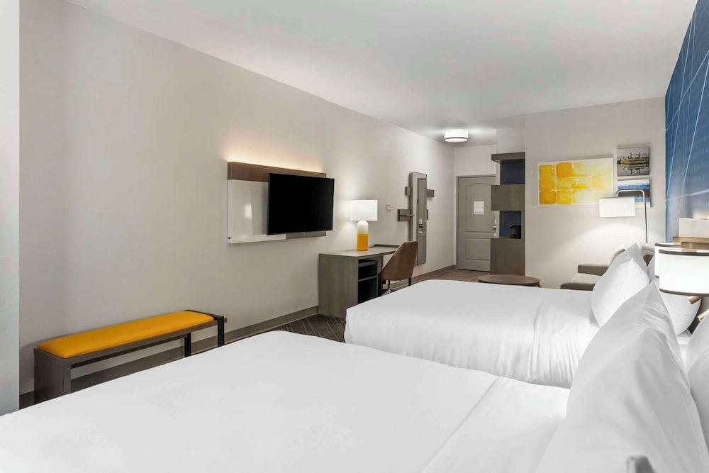 Comfort Suites Elgin Northwest photo 8