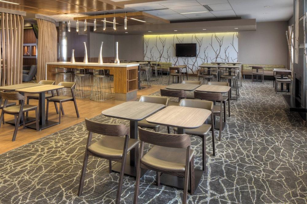 SpringHill Suites Anchorage University Lake photo 4