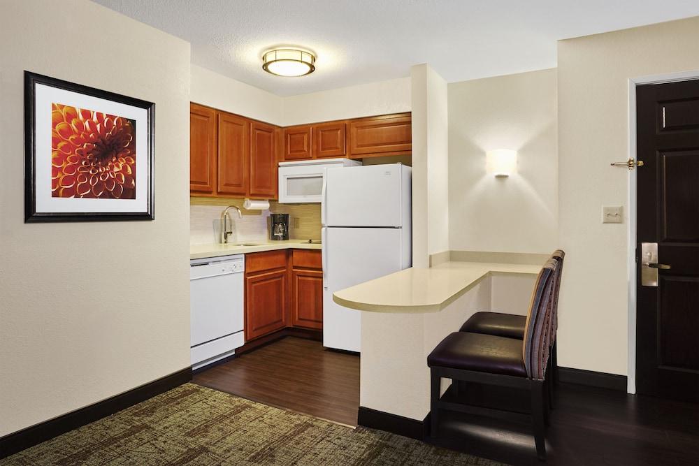 Staybridge Suites South Springfield by IHG photo 17