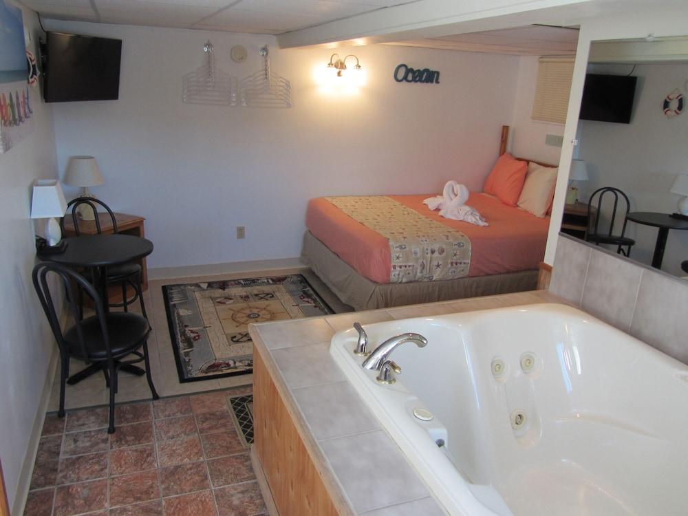 Green Dolphin Motel photo 33
