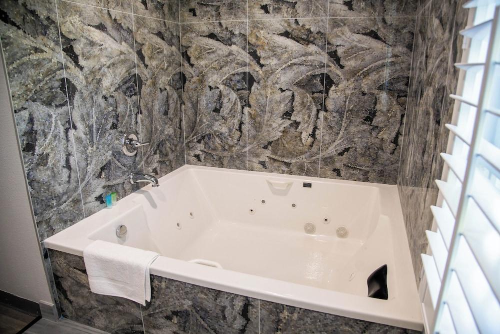 Pico Rivera Inn and Suites photo 2