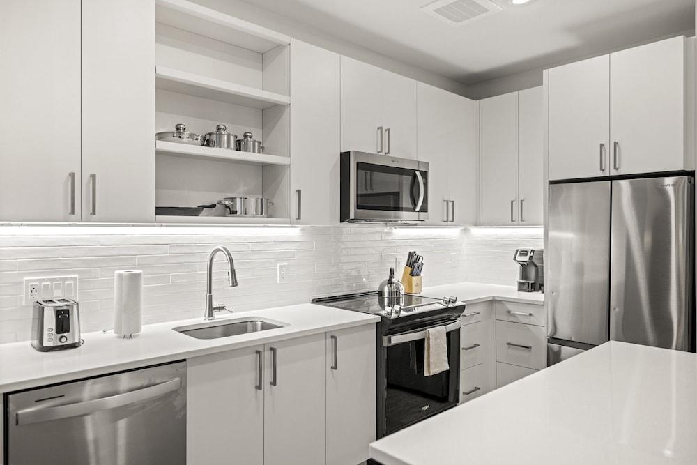 Placemakr Cathedral Heights photo 17