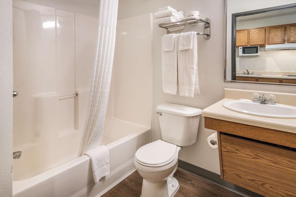 WoodSpring Suites Denton photo 31
