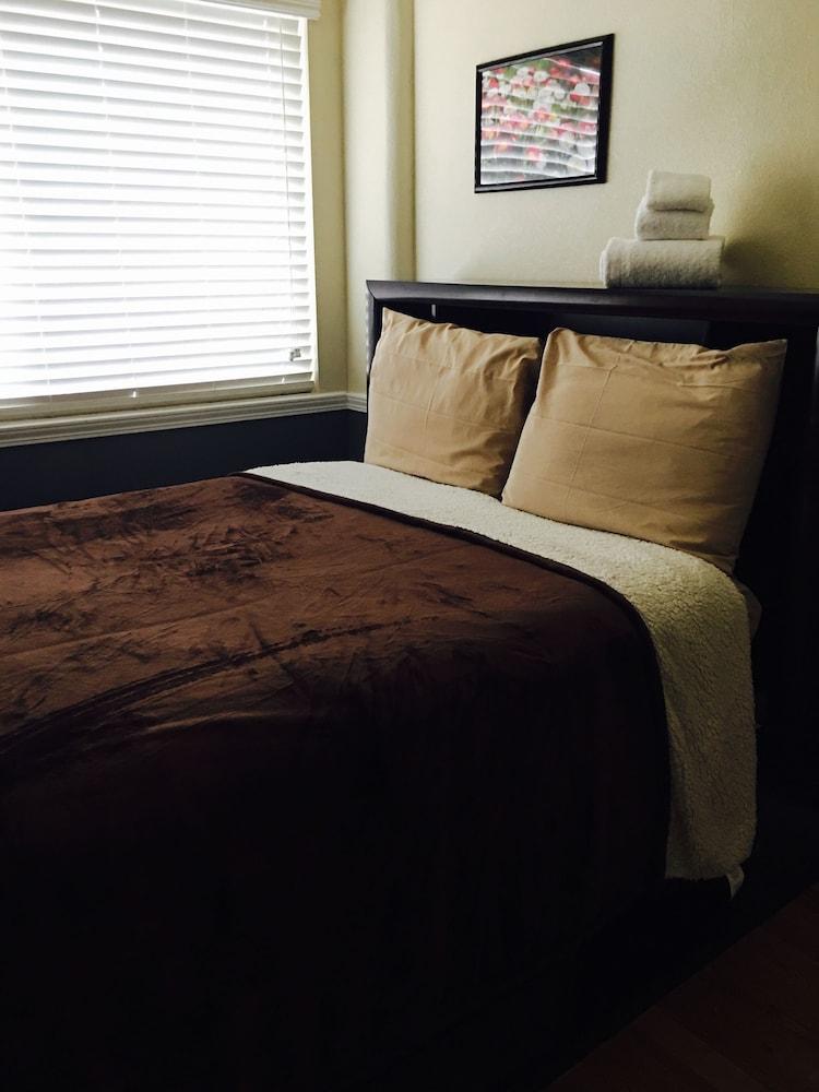 Traveler's Bed & Breakfast Hostel photo 25