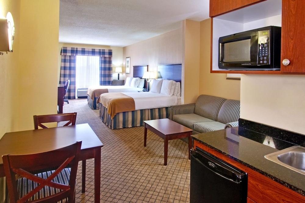 Holiday Inn Express & Suites Millington by IHG photo 8