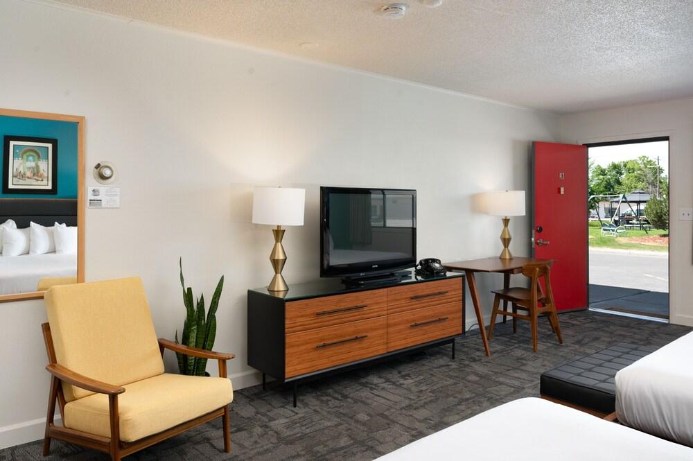 The Sapphire Motel photo 11