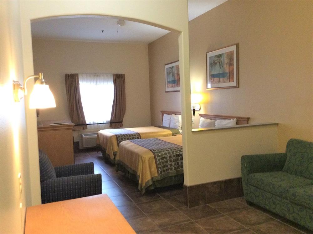 Texas Inn Weslaco photo 8