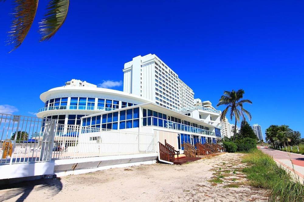 Castle Beach Suites by MiaRentals photo 39
