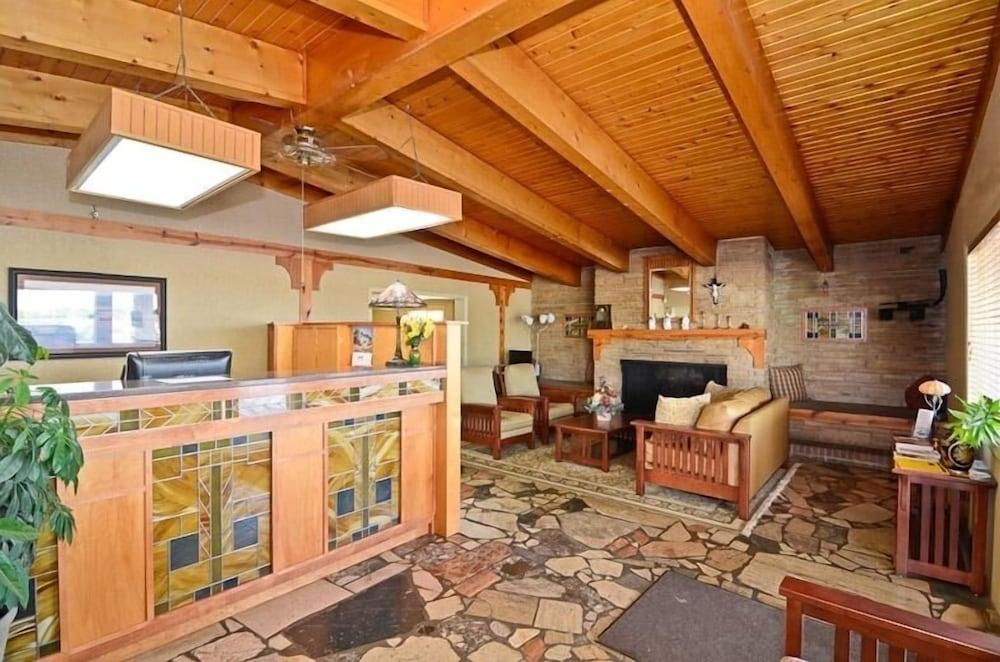 Americas Best Value Inn Iola photo 2