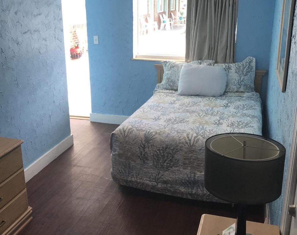 Surf Comber Motel photo 21