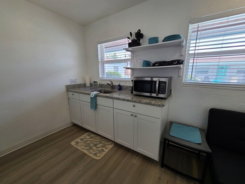 Sun Island Motel photo 47