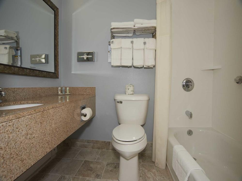 Quality Inn Bourne - Cape Cod photo 9