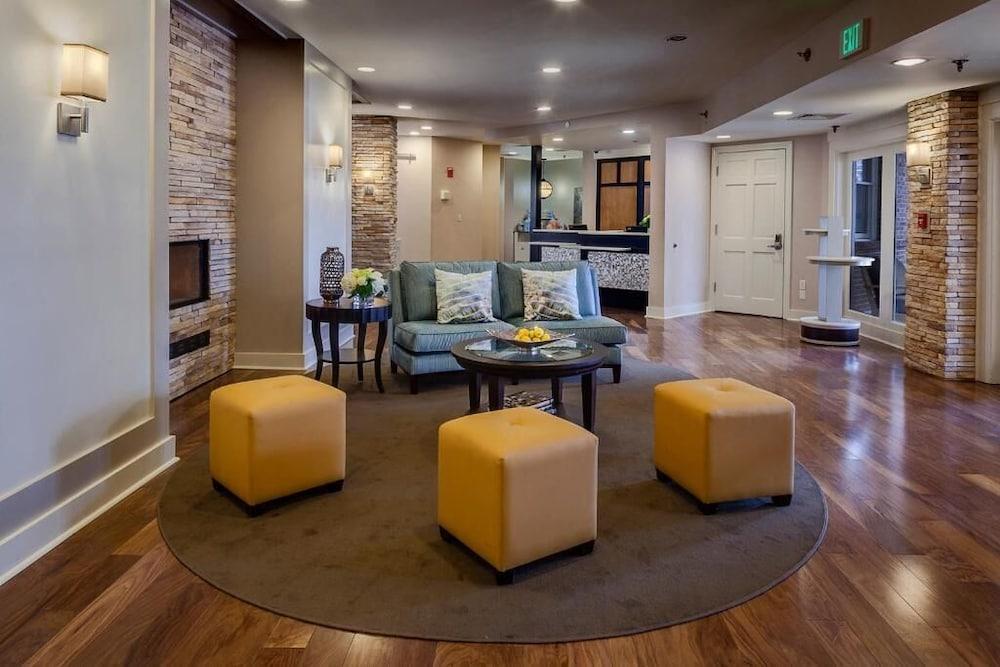 Poplar Inn and Suites photo 2
