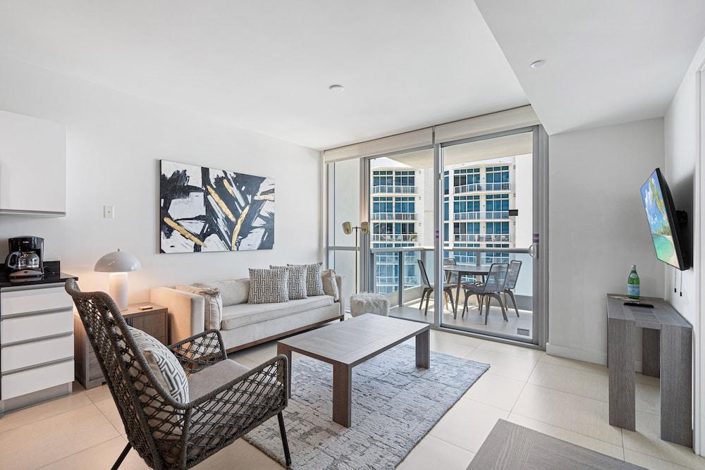 Dharma Home Suites Miami at Monte Carlo photo 73