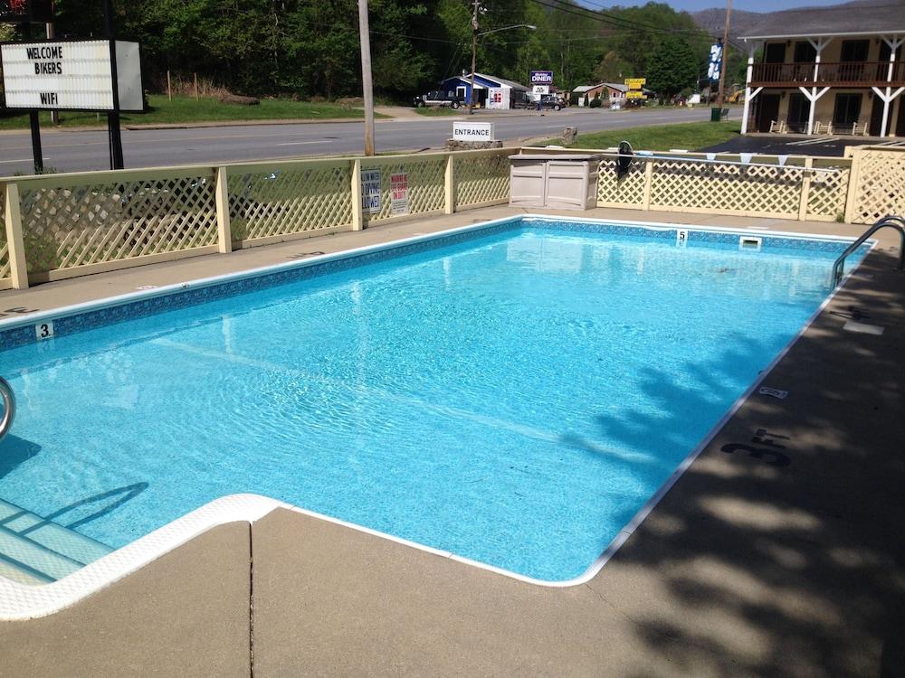 Travelowe's Motel photo 31