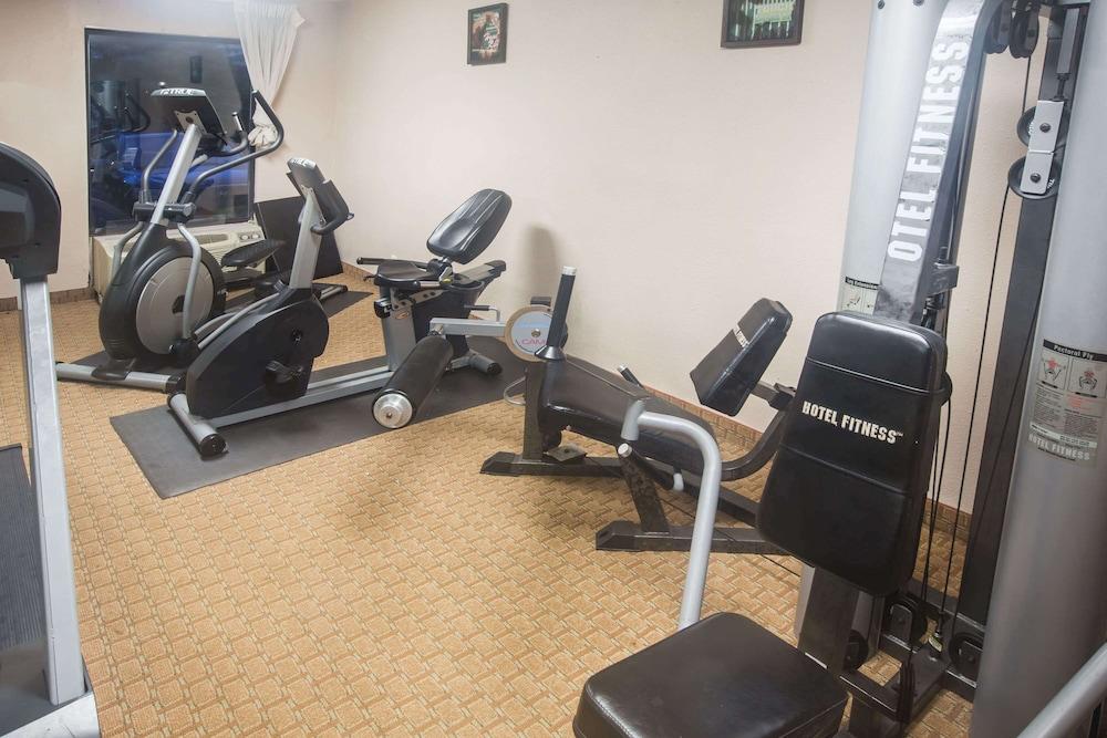 Baymont by Wyndham Mobile/ I-65 photo 21