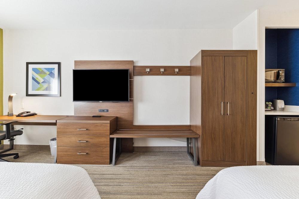 Holiday Inn Express & Suites Mountain View Silicon Valley by IHG photo 19