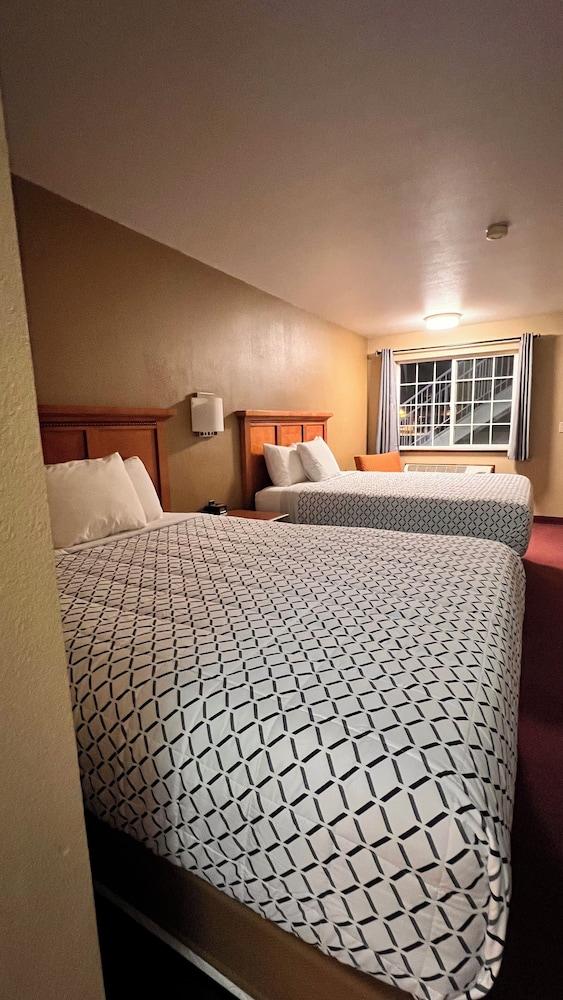 Morgan Inn And Suites photo 43