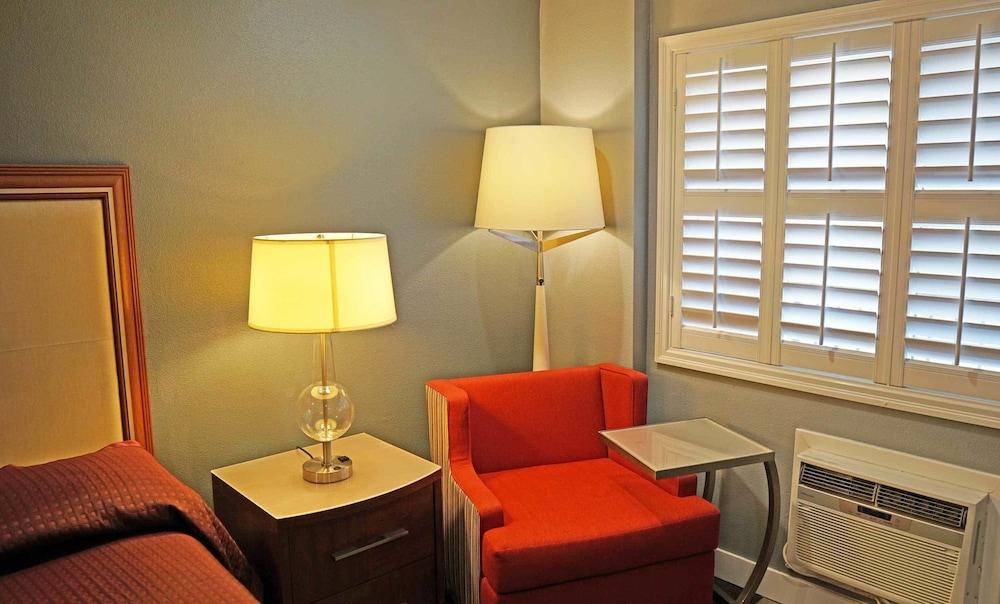 Del Mar Motel photo 8