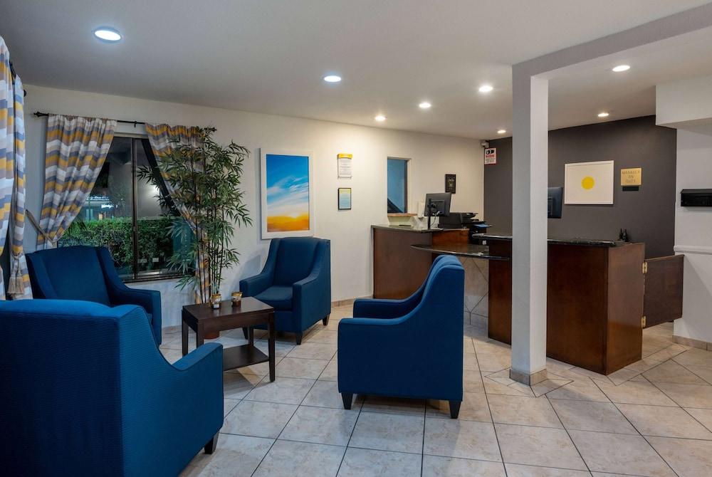 Days Inn by Wyndham Encinitas Moonlight Beach photo 17