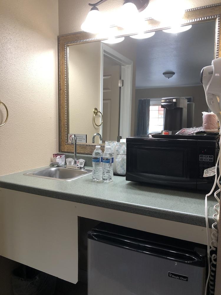 Valueinn Motel photo 20