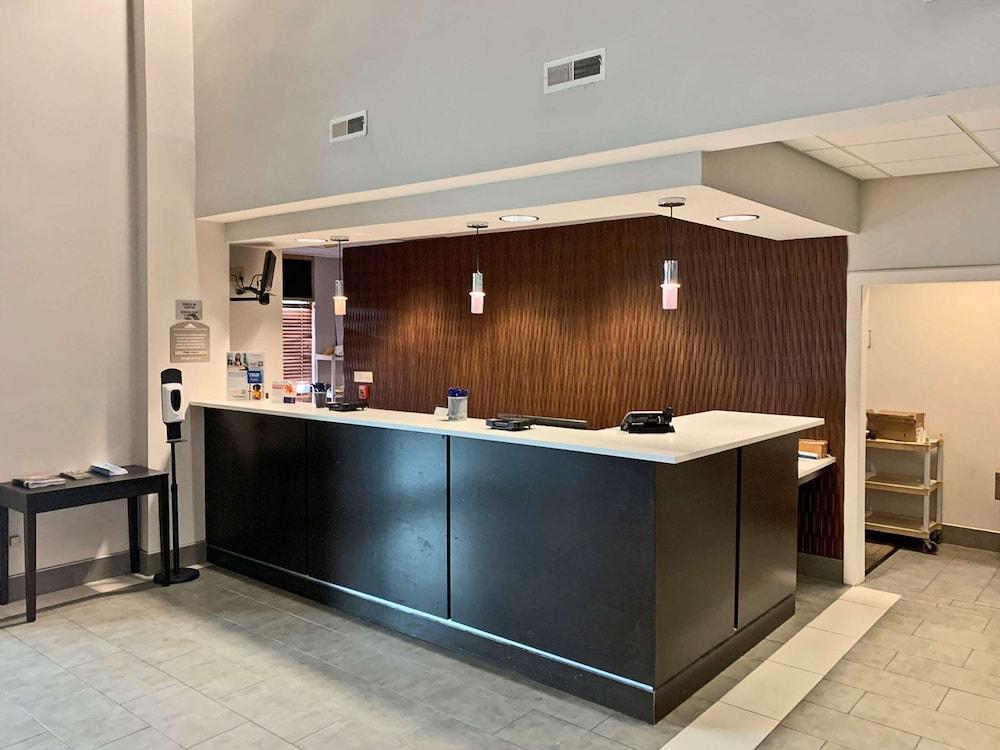 Comfort Inn & Suites Columbus North photo 3