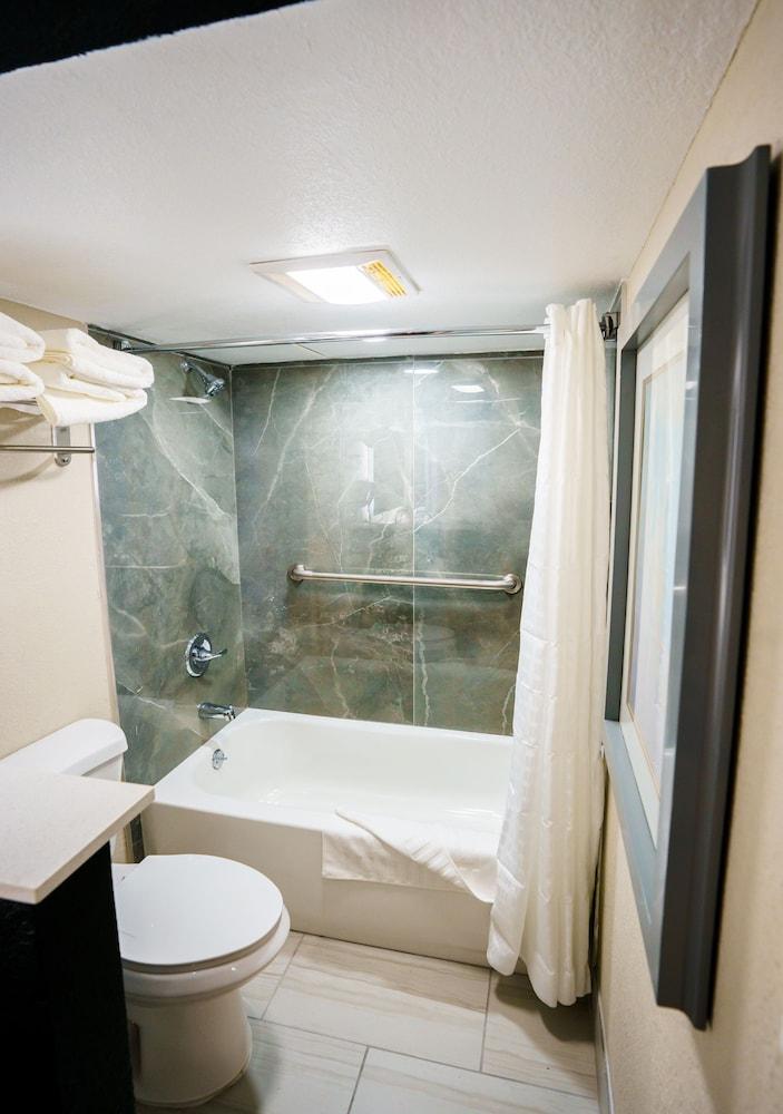 Lx Hotel, Powered by ACW Circle photo 70