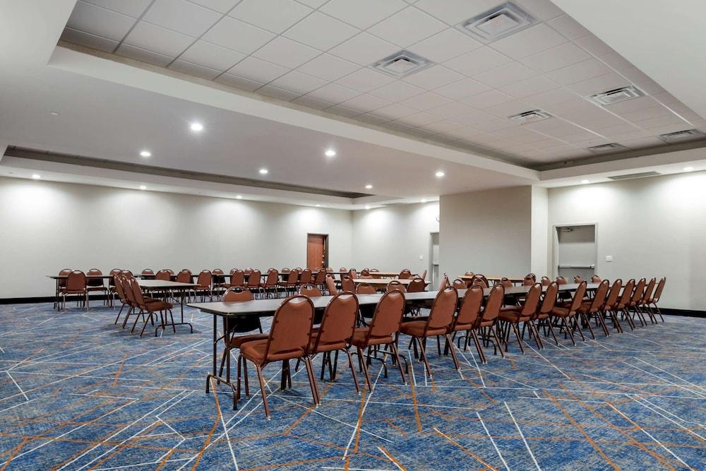 Comfort Inn & Suites Muskogee photo 42