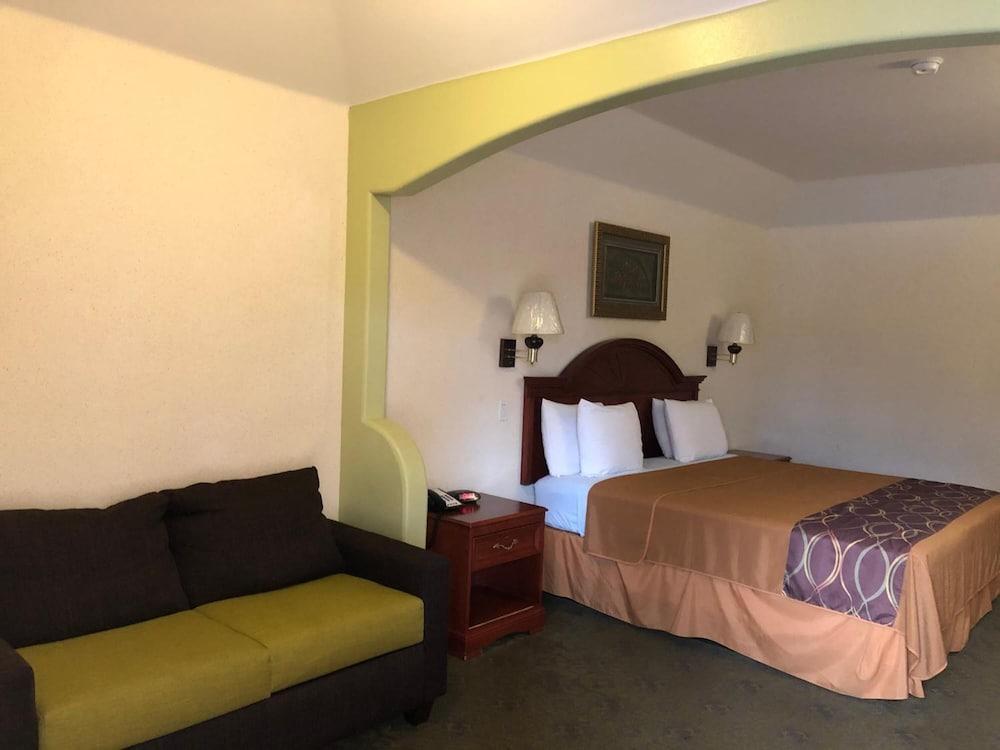Executive Inn And Suites photo 3