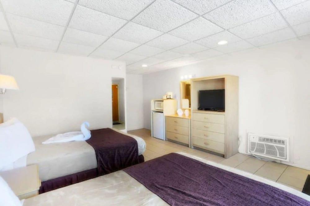 AA Heart of Wildwood Motels photo 56