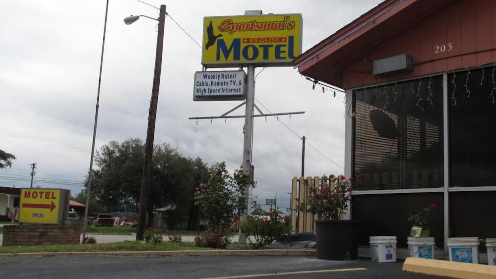 Sportsman Motel photo 9