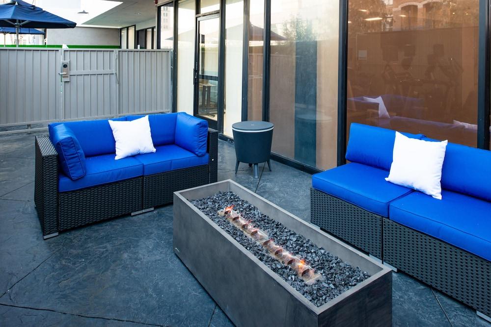 Holiday Inn Express & Suites Los Angeles Downtown West by IHG photo 24