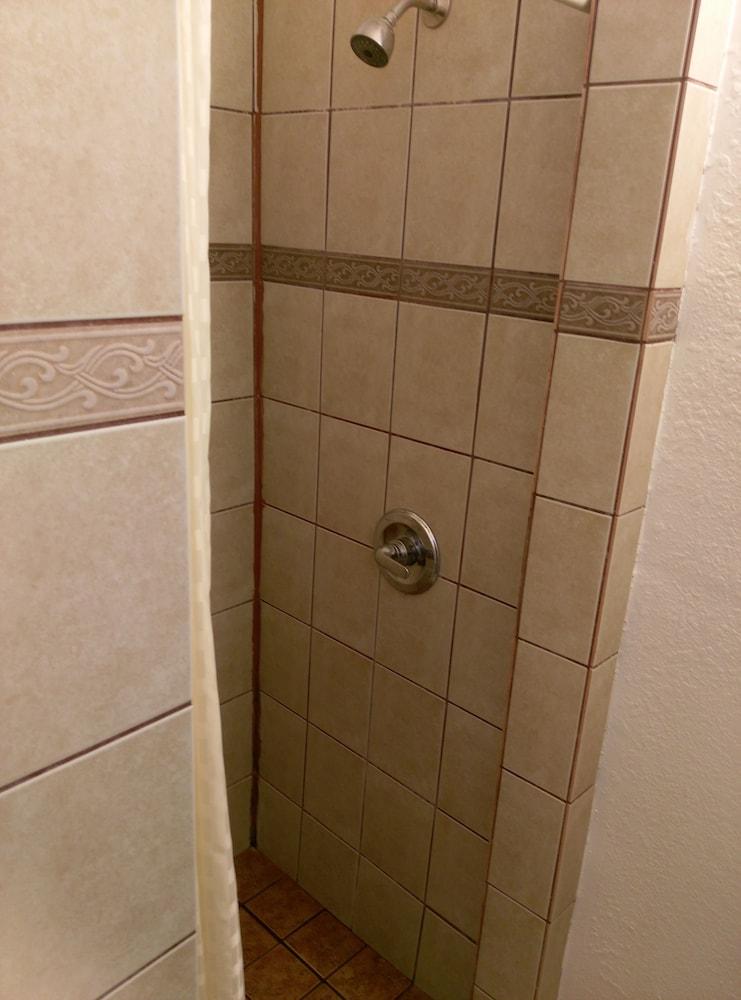 Monterey Inn Hotel photo 33