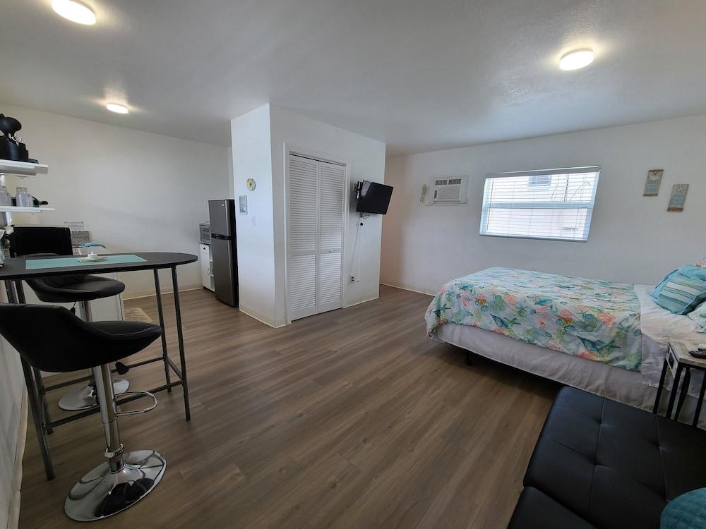 Sun Island Motel photo 67