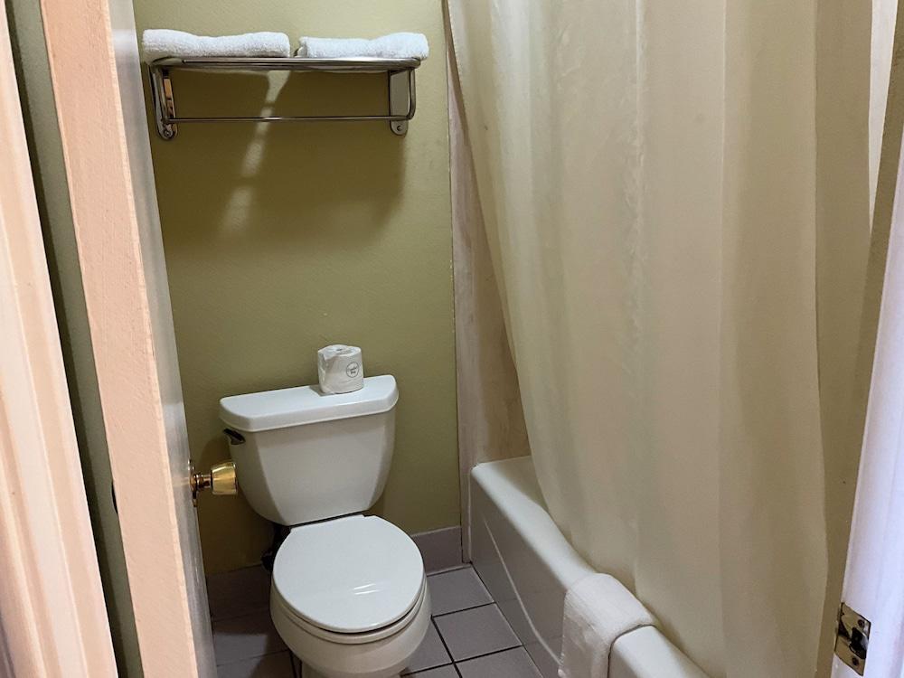Executive inn & Suites photo 17