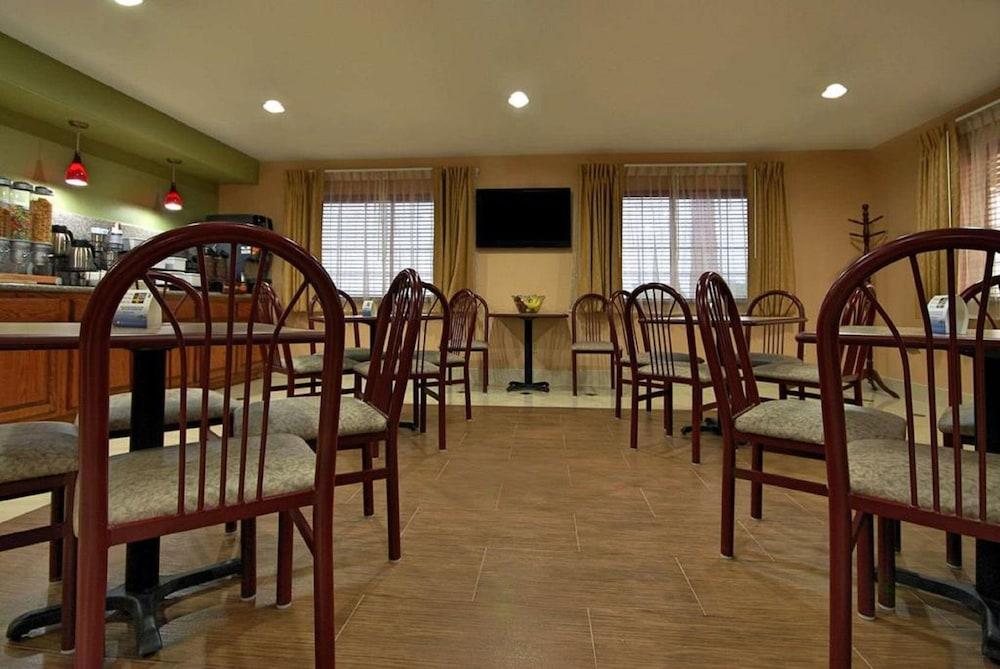Americas Best Value Inn Sinton photo 8