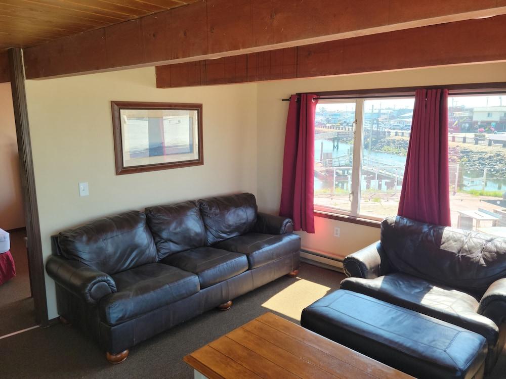Islander Westport photo 82