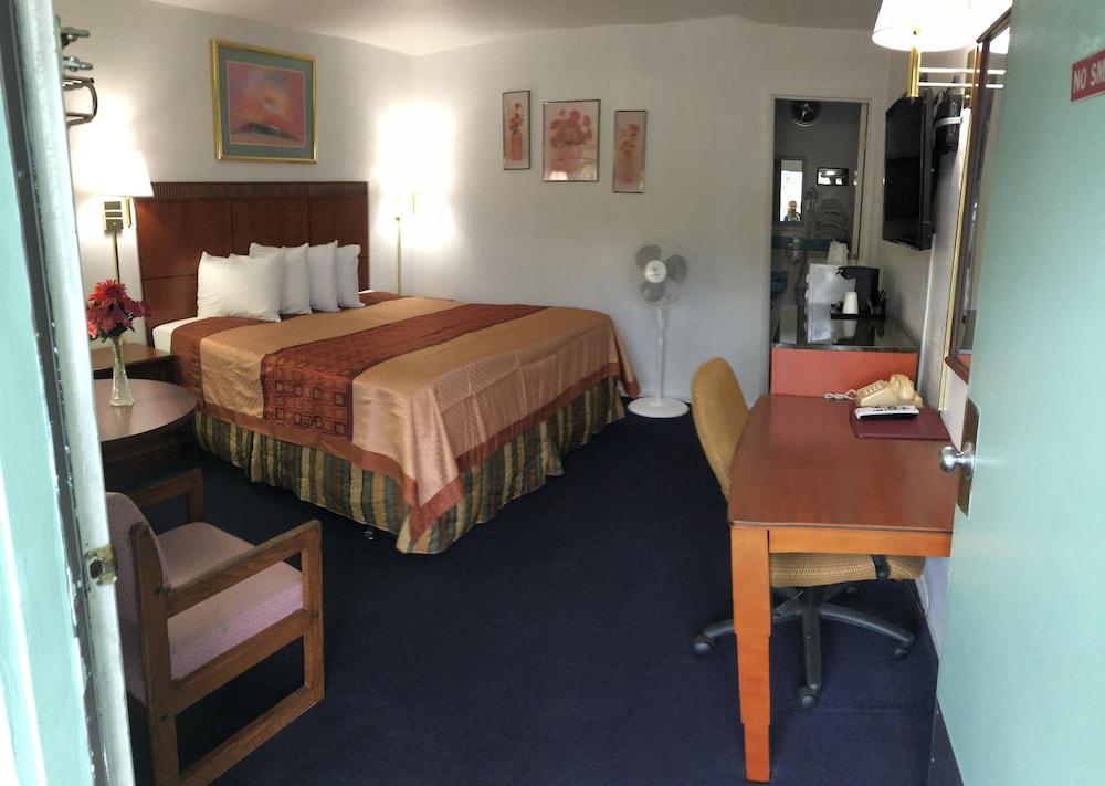 Best Budget Inn photo 31