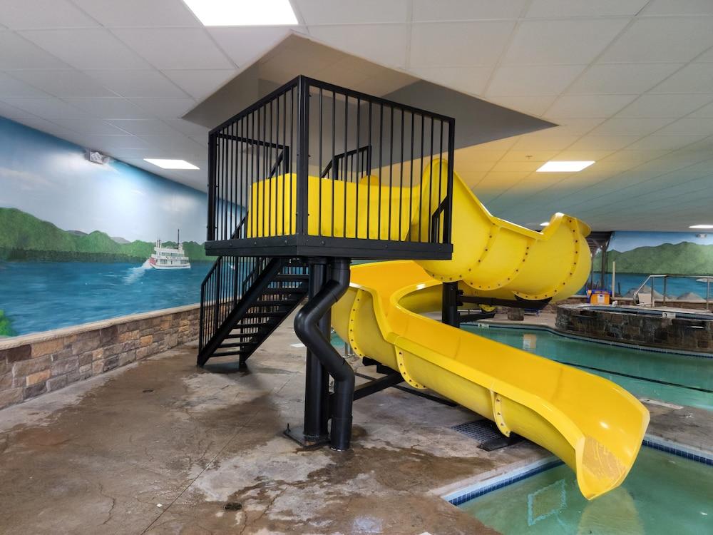 La Quinta Inn & Suites by Wyndham Lake George photo 40