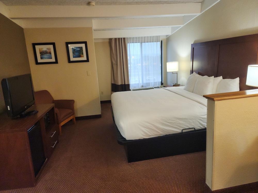Comfort Inn & Suites Madison - Airport photo 27