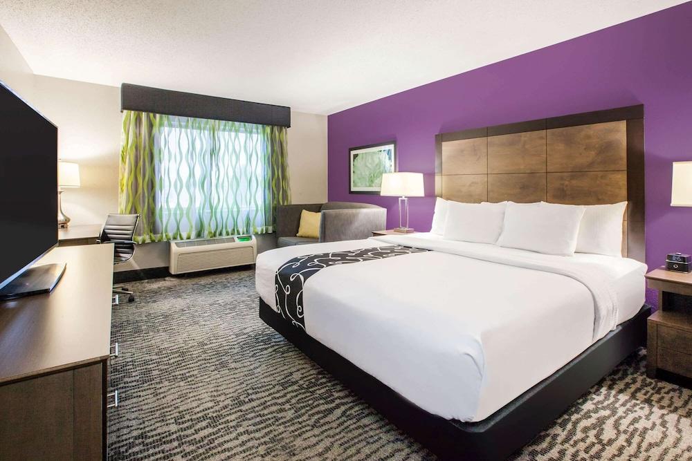 La Quinta Inn & Suites by Wyndham Elkhart photo 5
