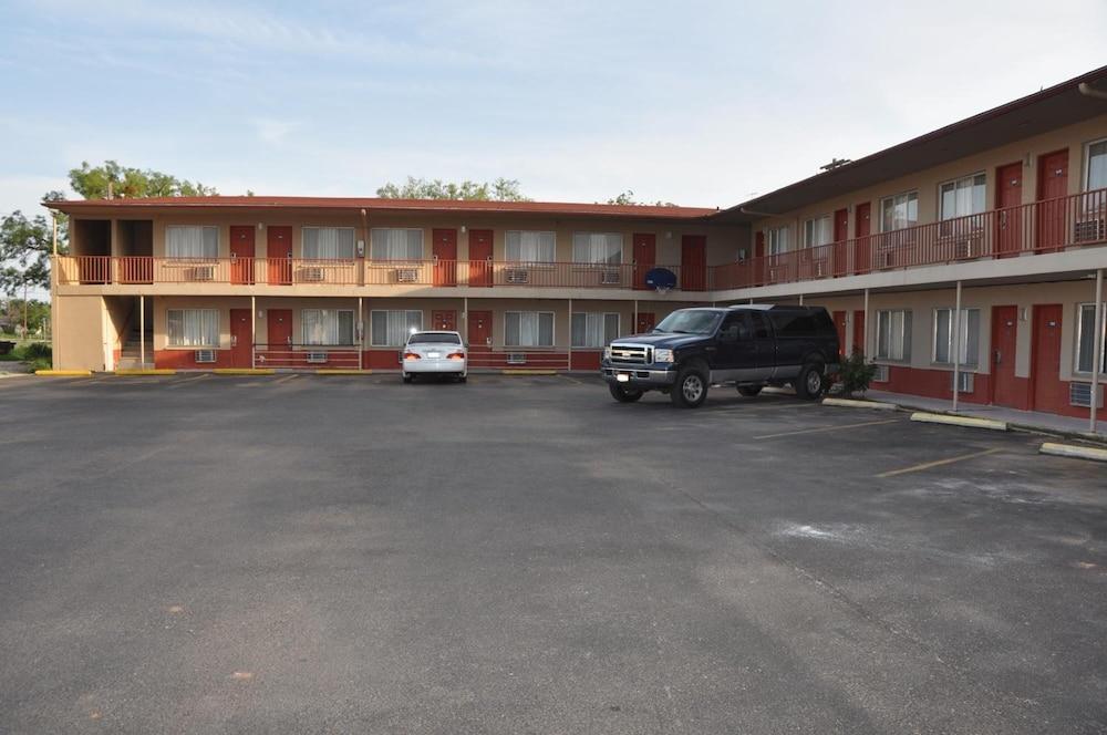 Budget Inn photo 5
