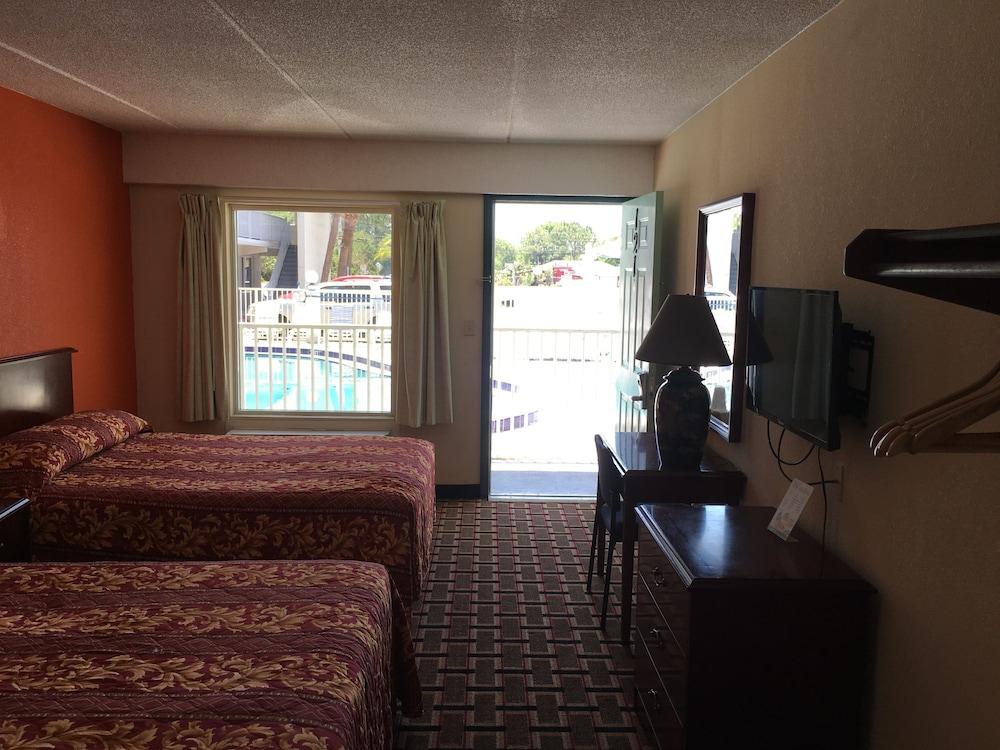 Budget Inn Cocoa photo 9
