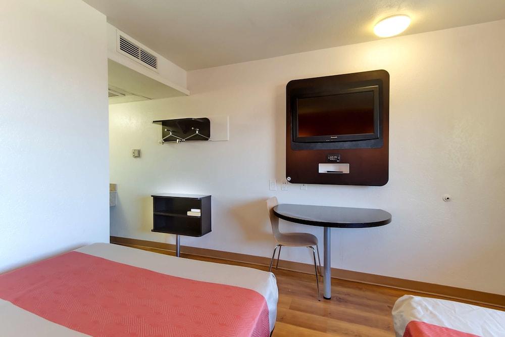 Motel 6 Capitol Heights, MD - Washington photo 4