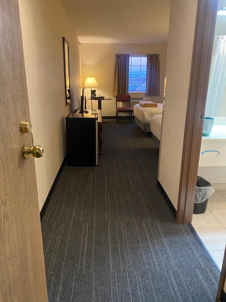 Osage Village Inn photo 10